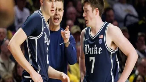 揭秘：47岁模特凯蒂与球星格拉利什亲密吻戏幕后故事